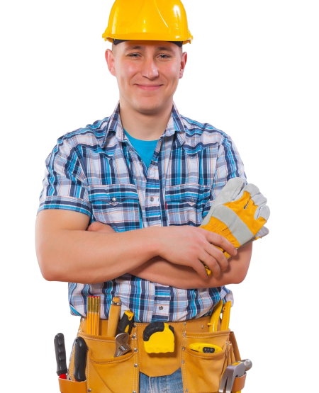 ritratto-di-giovane-lavoratore-con-le-braccia-incrociate-che-tiene-guanti-protettivi-sorridendo-e-guardando-la-fotocamera-isolata